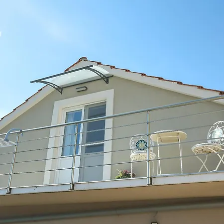 Z&a With Parking Apartment